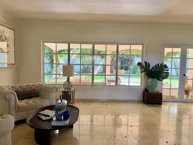 Apartamento en venta con amplio jardín - Costa del Este - Imagen 2