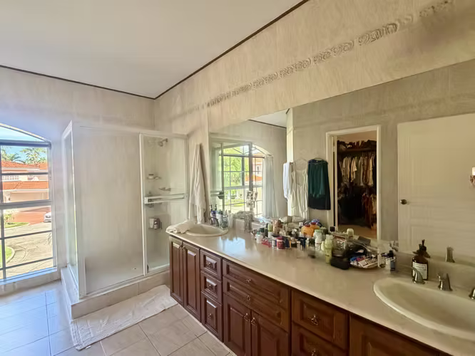 Apartamento en venta con amplio jardín - Costa del Este - Imagen 7