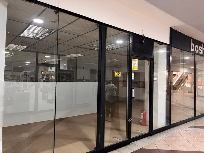 Local Comercial Listo para Ocupar en Plaza Concordia, Vía España