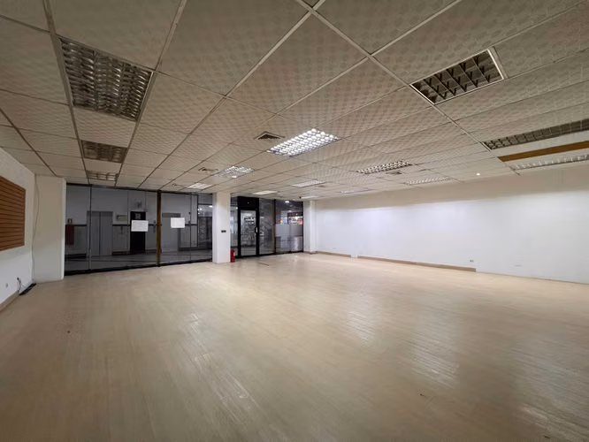 Local Comercial Listo para Ocupar en Plaza Concordia, Vía España