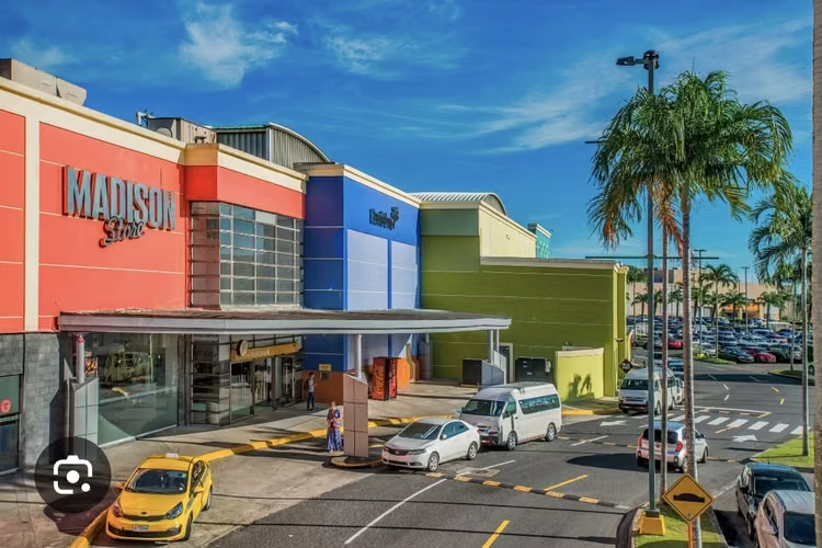 Local comercial en Albrook Mall - Imagen 1