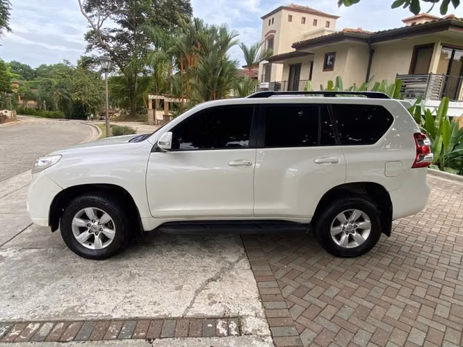 Vendo Toyota Land Cruiser Prado