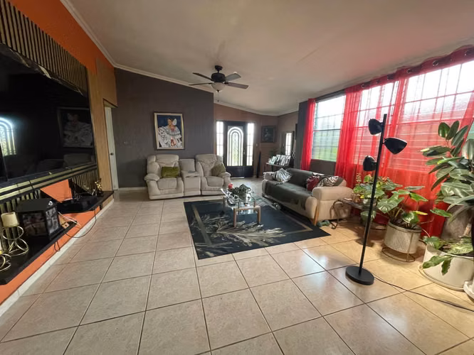Casa Unifamiliar en Brisas del Golf | Calle Sin Salida | 307 m² Terreno | $250,000 - Imagen 2
