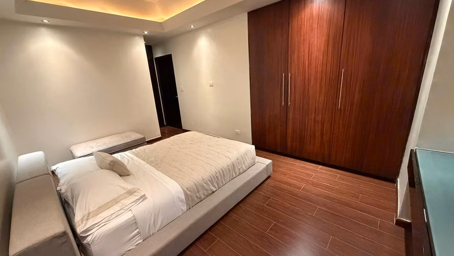 Venta de casa remodelada, complejo privado La Manzana de Obarrio - Imagen 3
