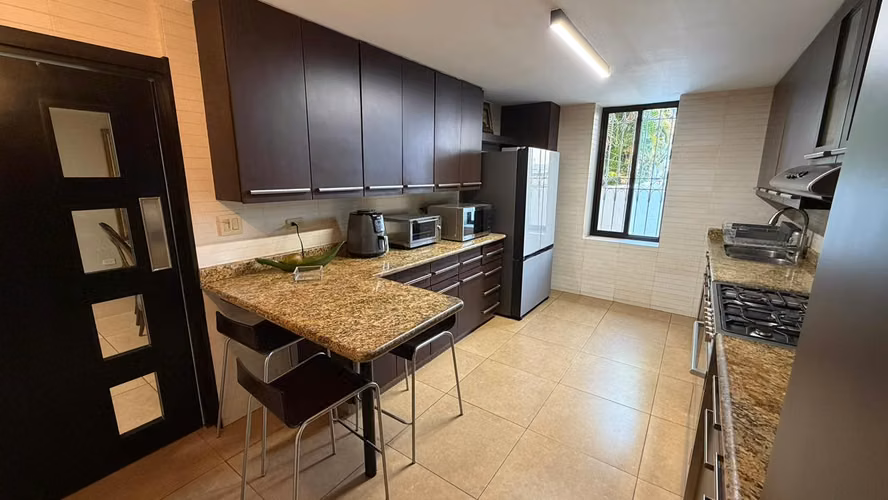 Venta de casa remodelada, complejo privado La Manzana de Obarrio - Imagen 9