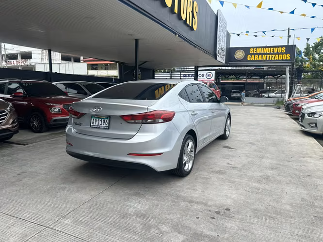 Hyundai Elantra 2017 - Imagen 4