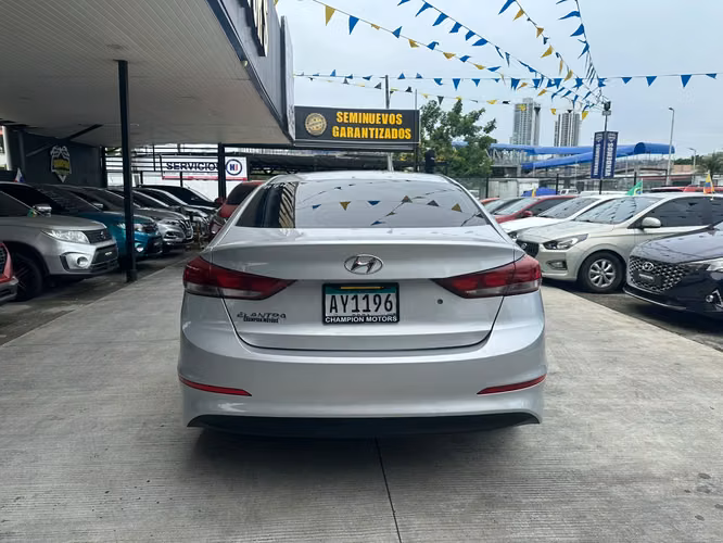 Hyundai Elantra 2017 - Imagen 5