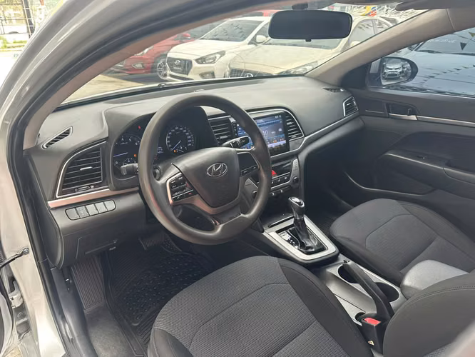 Hyundai Elantra 2017 - Imagen 8