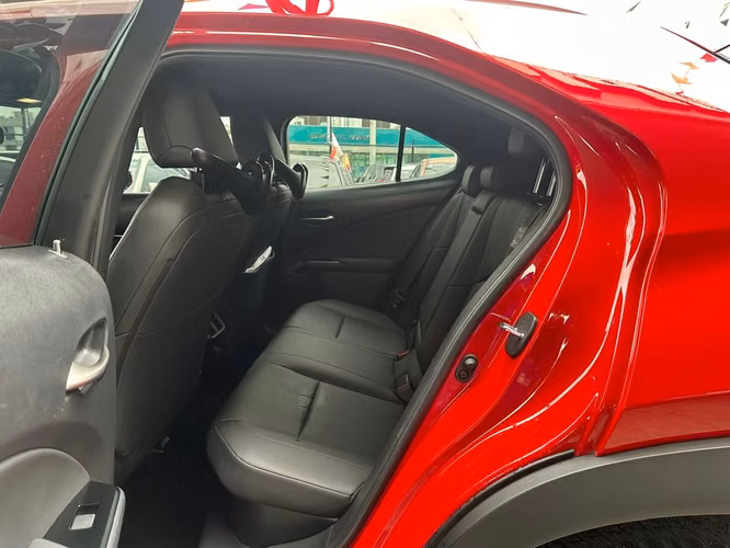 Lexus UX250H 2022 - Imagen 8