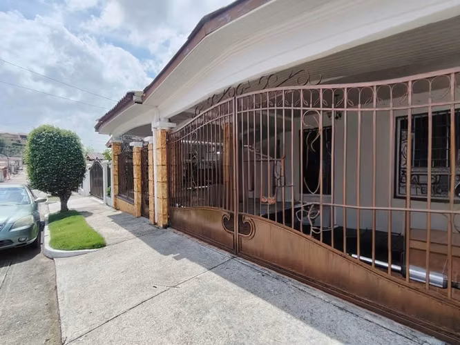 CASA EN VENTA – BRISAS DEL GOLF | B/.230,000 NEGOCIABLE - Imagen 15