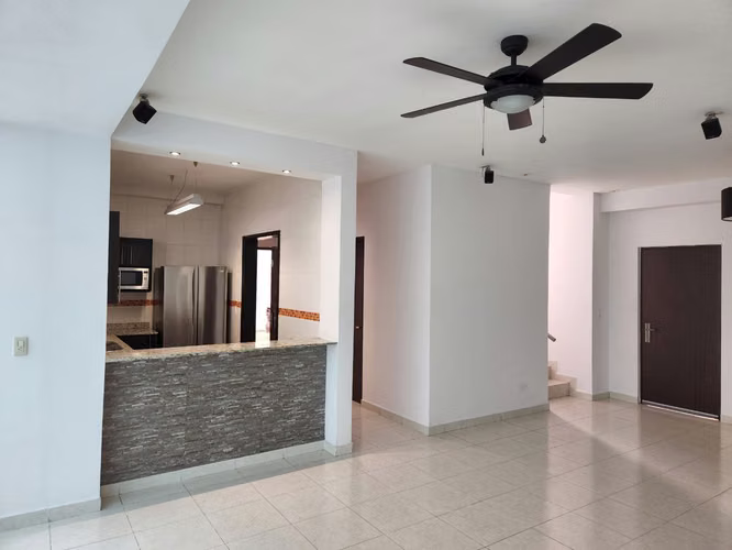 ALQUILER DE CASA EN LA ALAMEDA - Imagen 1