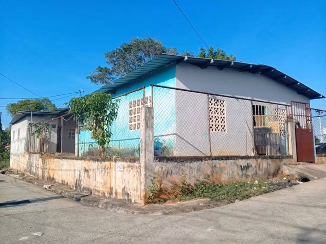 Vendo vivienda multifamiliar en Las Mañanitas - Imagen 2