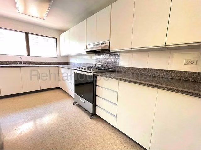 Se alquila apartamento de 152mts en Marbella - Imagen 15