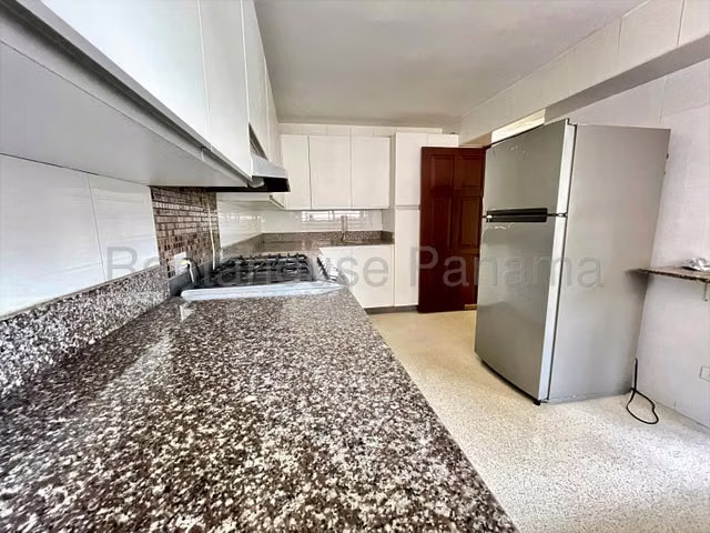 Se alquila apartamento de 152mts en Marbella - Imagen 14