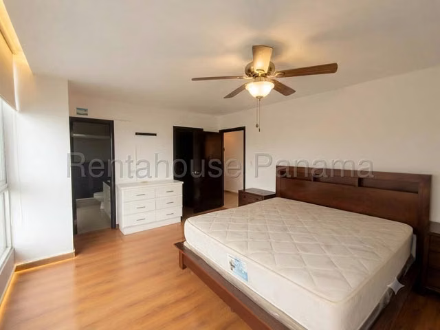 Alquiler de apartamento amoblado en Ave. Balboa - Imagen 8