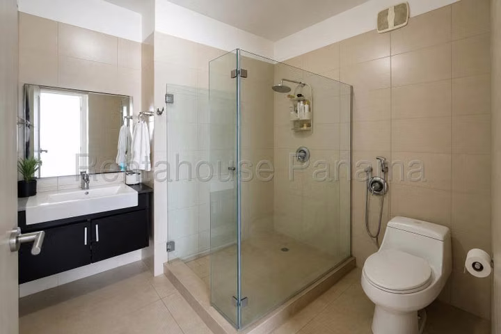 Se alquila apartamento amoblado en Ave Balboa - Imagen 3
