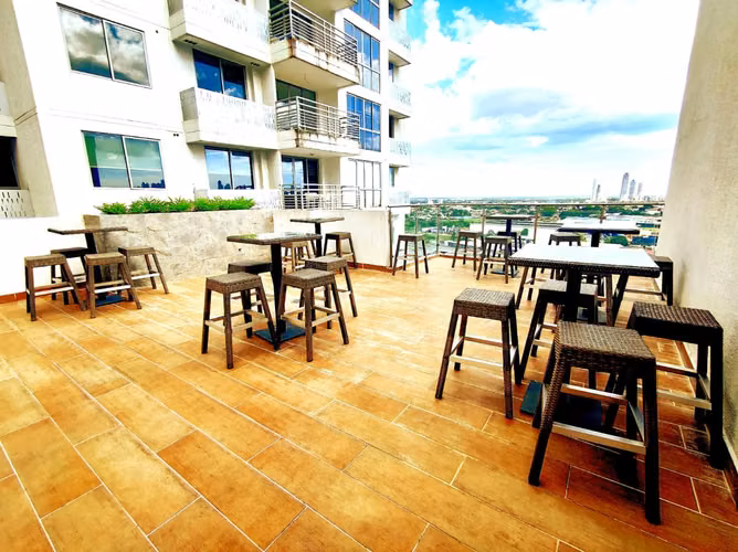 ¡Oportunidad en El Crisol! Apartamento en Altaterra con 2 estacionamientos - Imagen 2