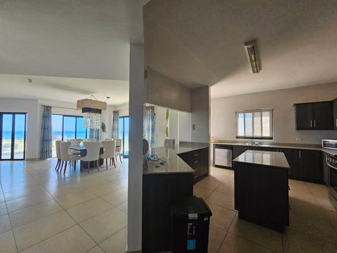 APARTAMENTO FRENTE AL MAR EN VENTA – PH LAS OLAS