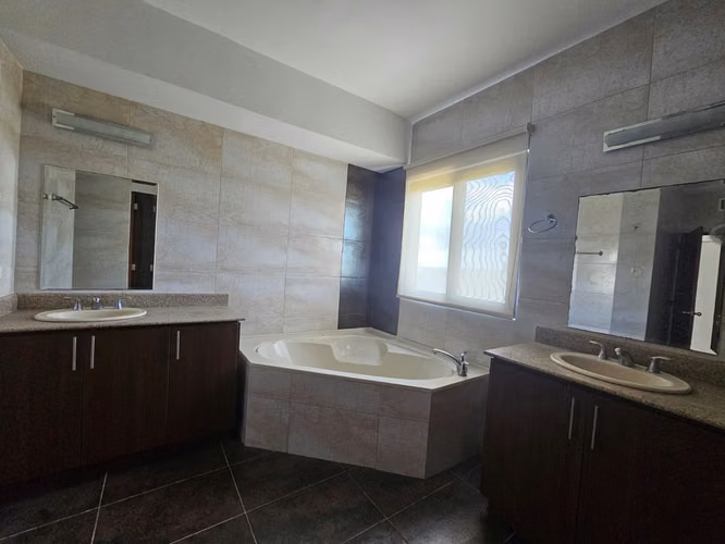 APARTAMENTO FRENTE AL MAR EN VENTA – PH LAS OLAS