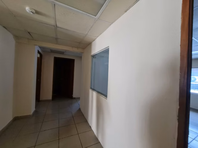 ALQUILER DE LOCAL COMERCIAL / OFICINAS 144 m² | UBICACIÓN ESTRATÉGICA SOBRE VÍA PRINCIPAL - Imagen 9