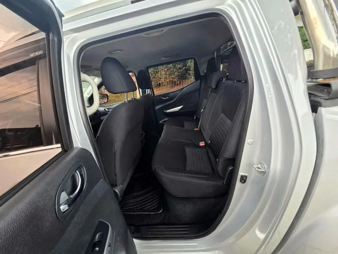 Nissan Frontier 2024 4x4 Diesel Automática 52mil km - Imagen 6
