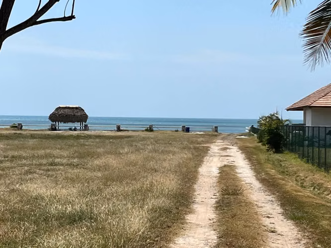 Rio Hato. Quintas Sol y Mar. Terreno 3232mts $420,000.00neg - Imagen 12