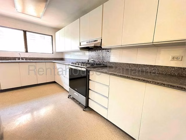 ALQUILER DE APARTAMENTO EN MARBELLA - Imagen 10