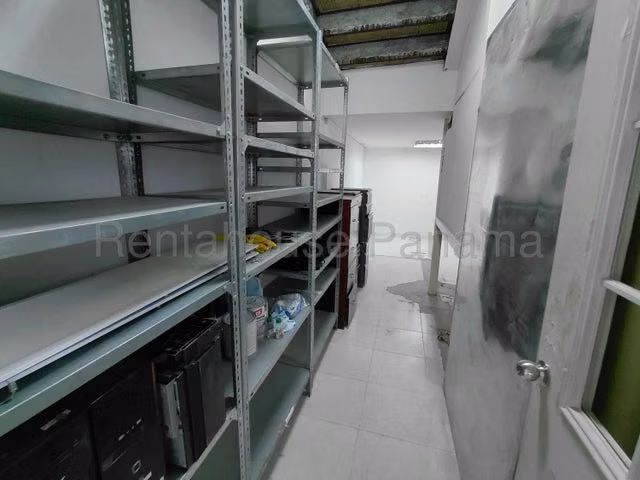 SE ALQUILA GALERA EN LA AV DOMINGO DIAZ 26-8177