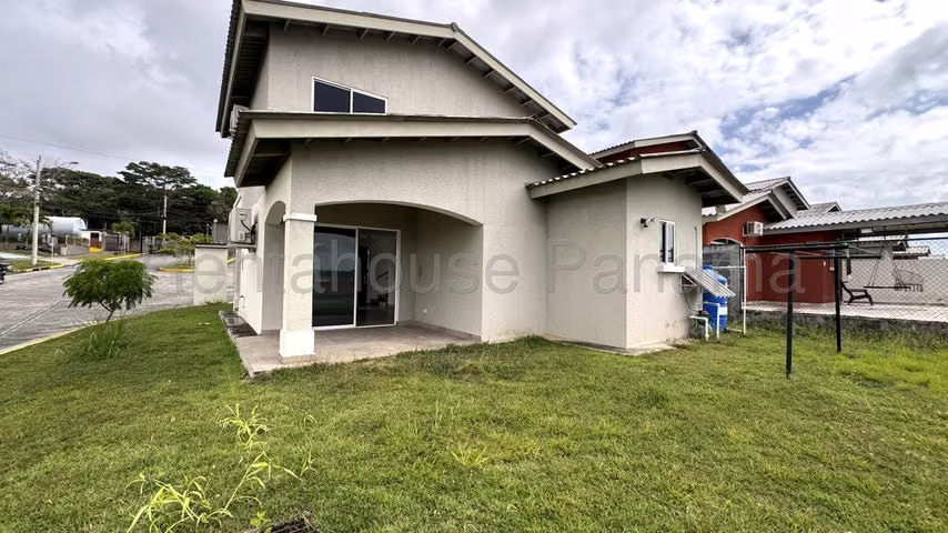 Venta de Casa en Hato Montaña Arraijan