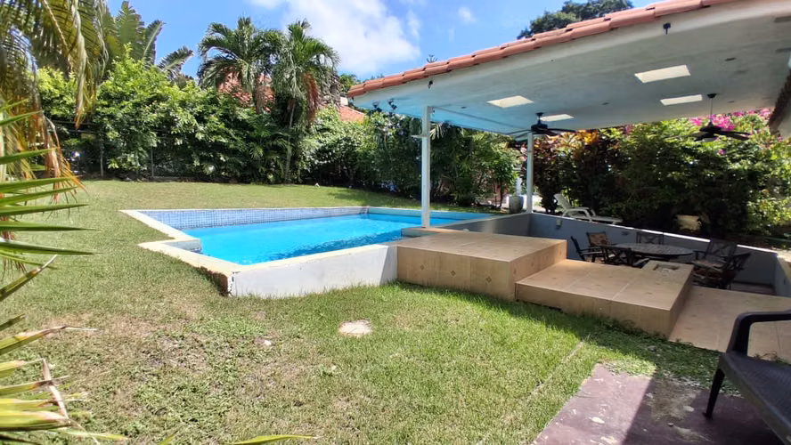 CASA EN VENTA O ALQUILER EN CORONADO – ¡Amoblada y Pet Friendly!