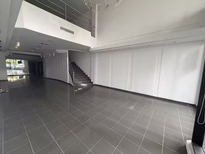Local comercial en Obarrio, avenida principal - Imagen 2