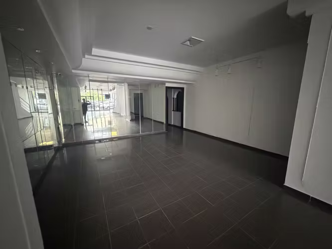 Local comercial en Obarrio, avenida principal - Imagen 4