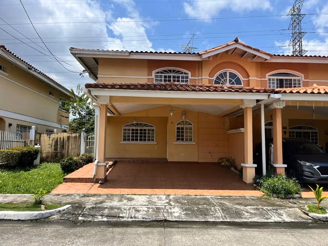 Bank-owned house for sale in El Country Residential – Condado del Rey (dv)