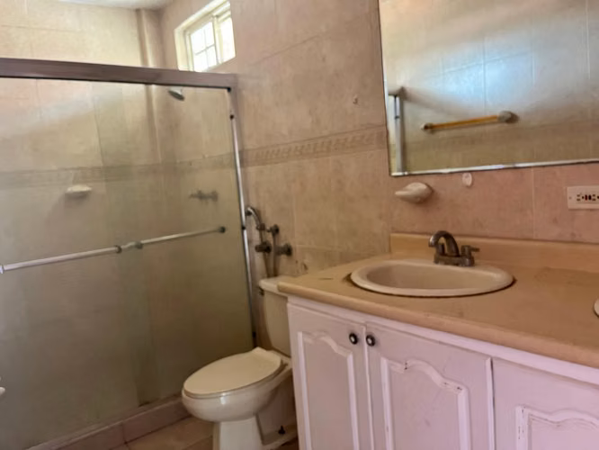 Banco vende casa en RESIDENCIAL EL COUNTRY – CONDADO DEL REY (dv) - Imagen 12