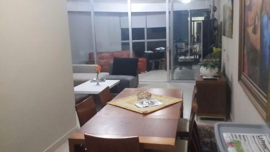 Venta Apartamento 141 m² Con Den y Balcón | Piso Alto | Avenida Balboa - Imagen 2