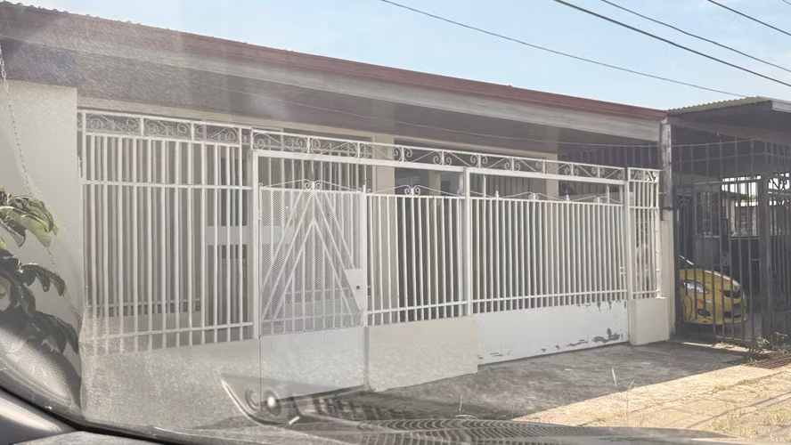 SE ALQUILA ACOGEDORA CASA CERCADA EN NUEVO CHORRILLO, SEGUNDA ETAPA
