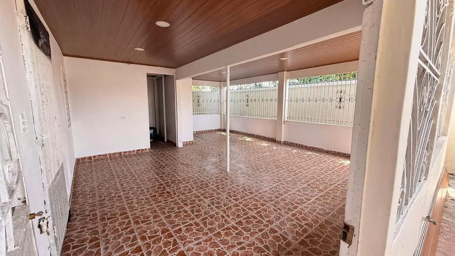 SE ALQUILA ACOGEDORA CASA CERCADA EN NUEVO CHORRILLO, SEGUNDA ETAPA