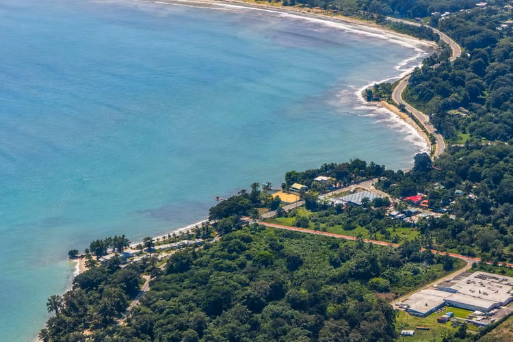 VENTA DE TERRENO FRENTE AL MAR EN BOCAS DEL TORO ISLA COLON 1,081m2 JP - Imagen 3