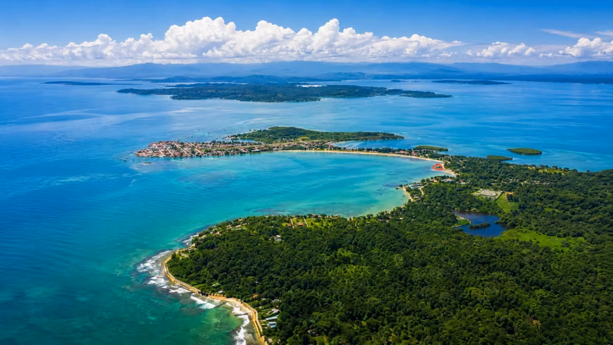 VENTA DE TERRENO FRENTE AL MAR EN BOCAS DEL TORO ISLA COLON 1,081m2 JP - Imagen 5