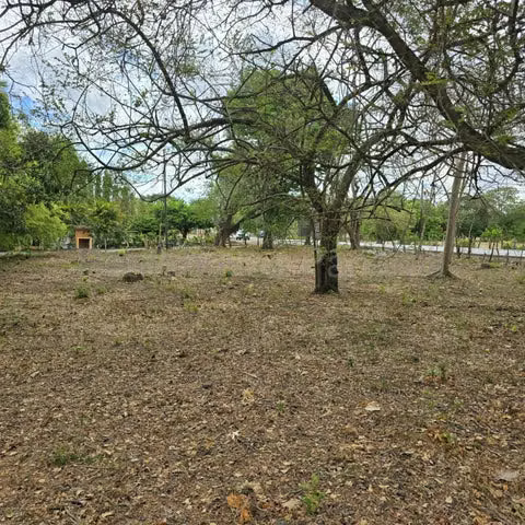 Venta de centrico terreno via Macaracas, Los Santos