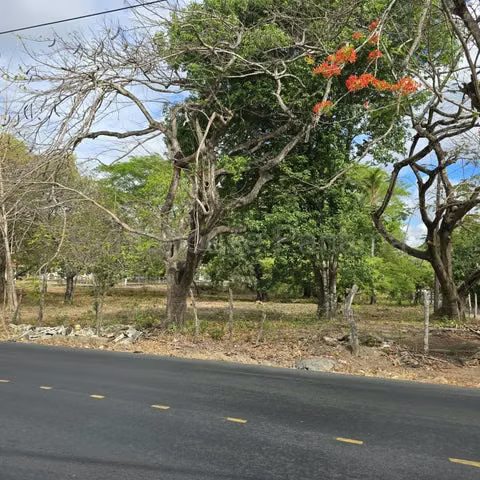 Venta de centrico terreno via Macaracas, Los Santos