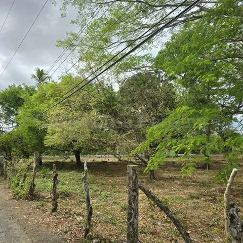 Venta de centrico terreno via Macaracas, Los Santos