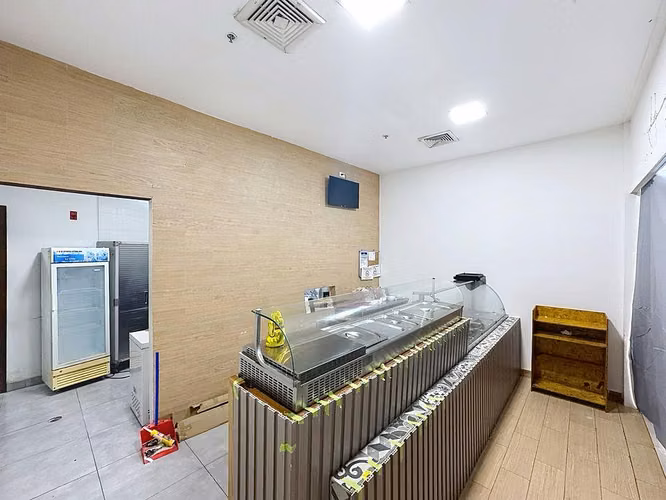 Alquiler de Local en Calle Uruguay – Torre Banesco