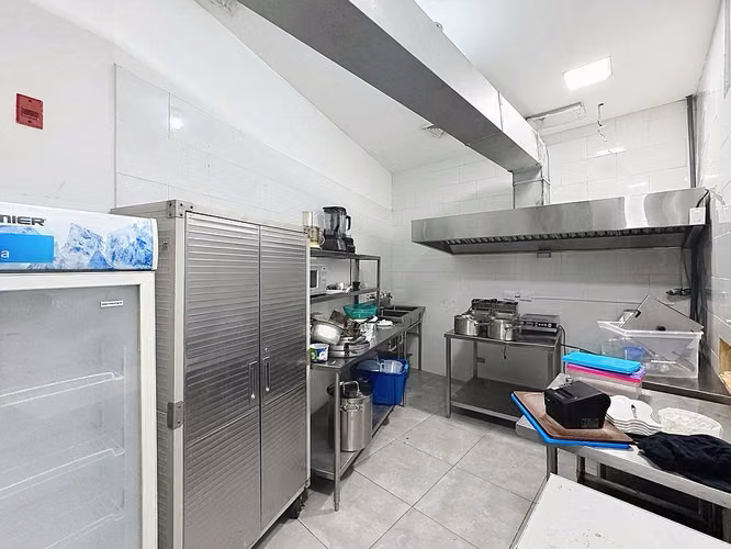 Alquiler de Local en Calle Uruguay – Torre Banesco