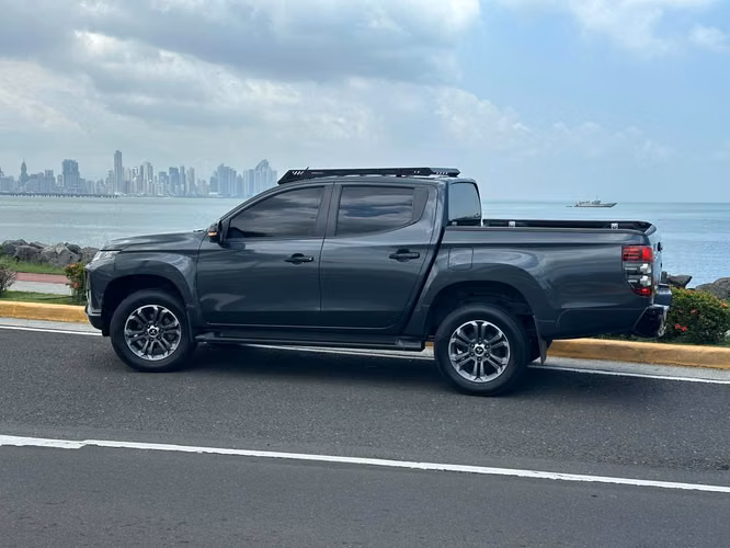Pick up L200 Full extras 2023 - Imagen 4