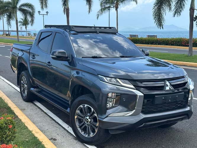 Pick up L200 Full extras 2023