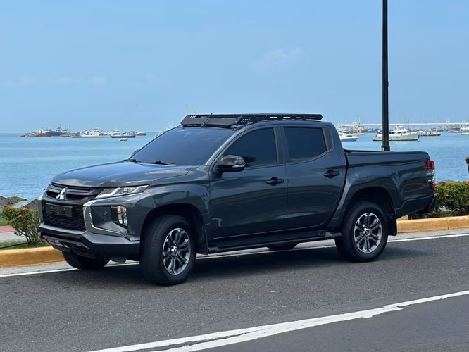 Pick up L200 Full extras 2023 - Imagen 3
