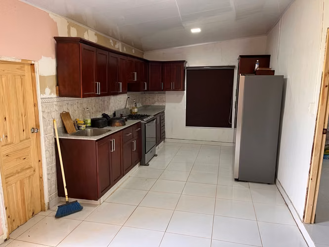 Venta de terreno con casa a 5 minutos del Río Utive - Imagen 14