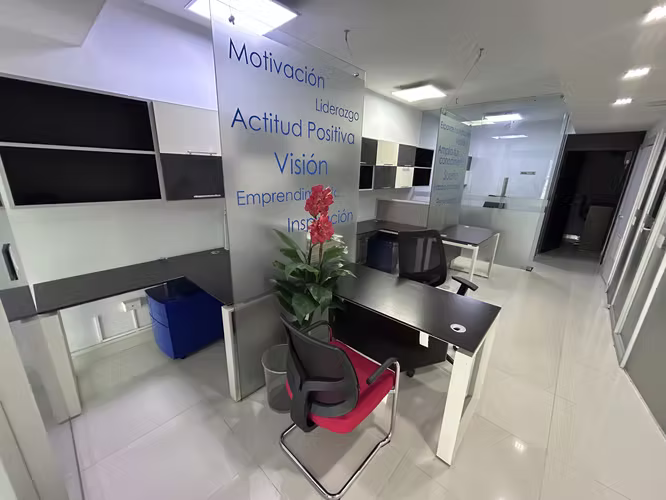 Alquilo local comercial /oficina sobre Tumba Muerto - Imagen 3