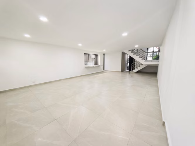 Casa en San Francisco Dos niveles y Renovada - Imagen 4